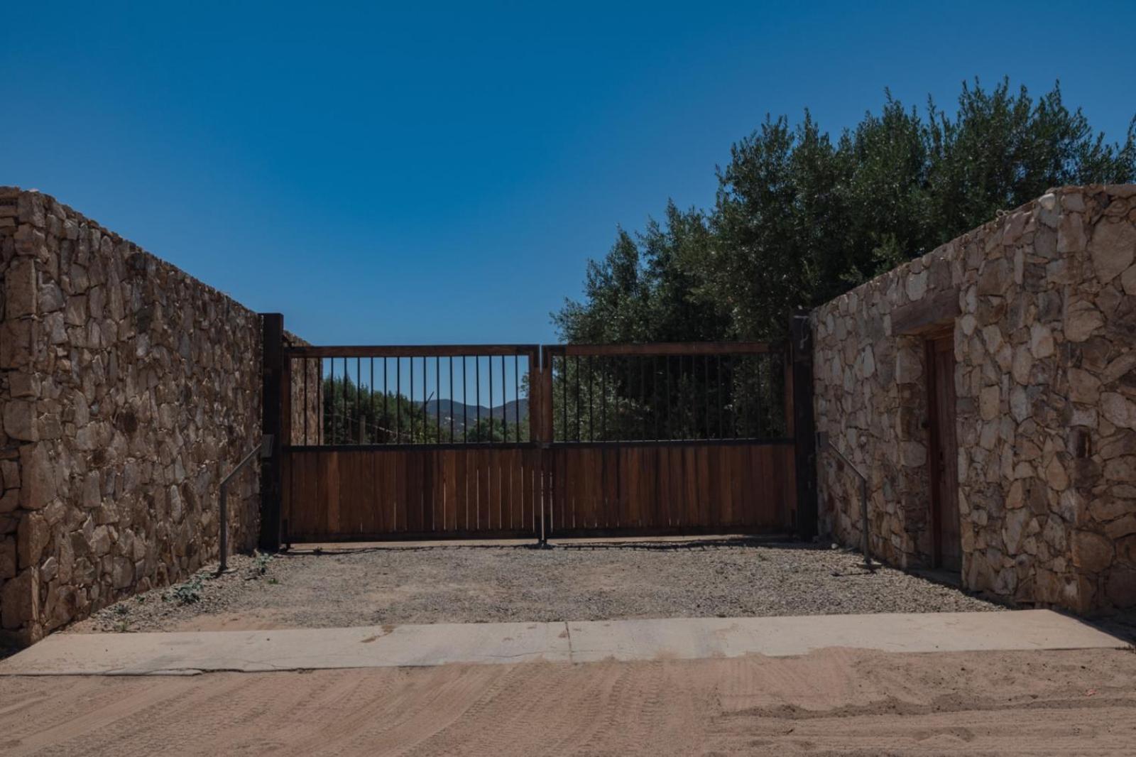 Alma Liebre Vinedos Del Valle Valle de Guadalupe Kültér fotó